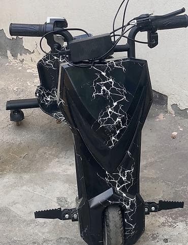 deri plas: Elektrikli drift skuter (3 təkərli) - Korpus: Qara rəng, ağ “şamıltı” — 1