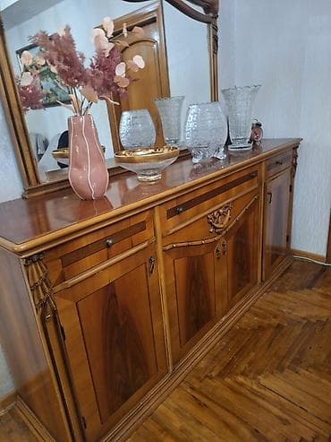 Klassik üslubda ağac dəst – bufet+güzgü və əlavə konsol şkafı -