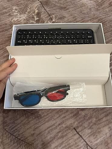 Samsung: Planşet boz rəngli qabığı ilə təqdim olunur, bu da ona zərif görünüş — 2