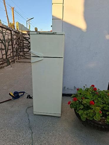 2 qapılı Indesit Soyuducu Satılır, rəng - Ağ