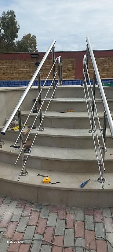 Paslanmayan poladdan nerjaveyka (inox) pilləkən məhəcəri - Material