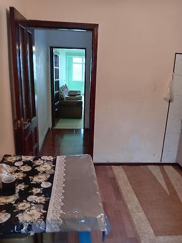 Гаражи: Kirayə verilir: 2 otaqlı mənzil - Geniş zal: divan, stul və masa ilə; — 8