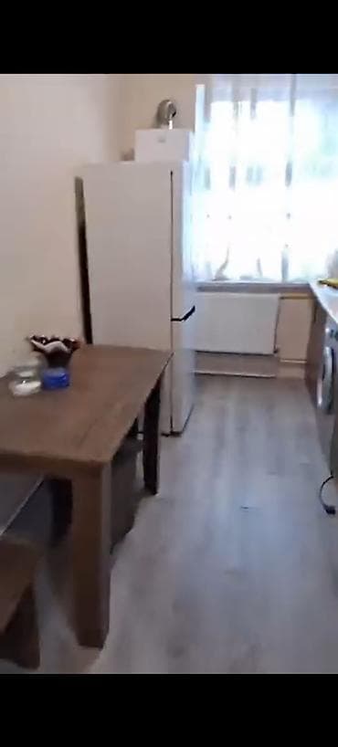 enzesde satilan evler: 28 May metrosun çıxışına yaxsin 3/2 mertebesi 2 otaqlı mənzil – tam — 7