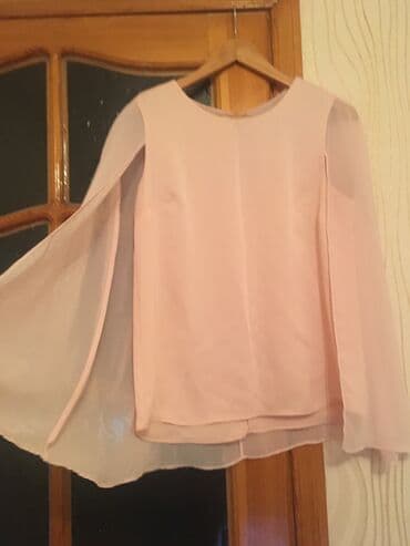 yupqa kofta: Krep-şıfon kofta,2 defe geyinilib,M ölcü,uzunluq 65 smdır,qiymet — 1