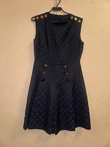 punyar sekilleri: Qadın paltarı – tünd göy rəng, mini uzunluq, qolsuz, dairəvi yaxa — 2