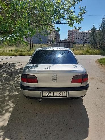 lassa teker 13: Opel Omega: 2 l | 1996 il 2500 km Sedan — 4
