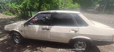 salon niva: Lada sedan (VAZ 21099 seriyası kimi) – ağ rəng, 4 qapılı kuzov — 4