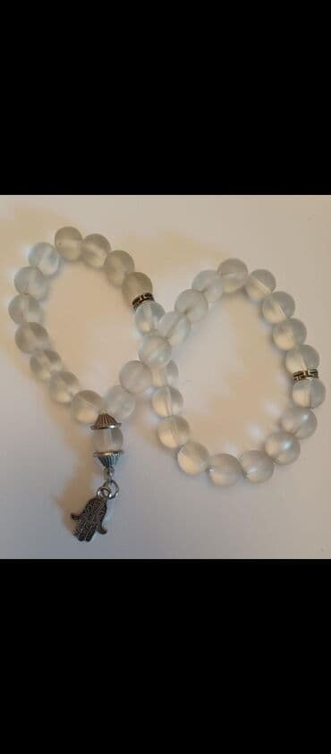 kəhrəba təsbehlər: Təbii daşlardan təsbeh satılır.Qiymet 25 manat — 4