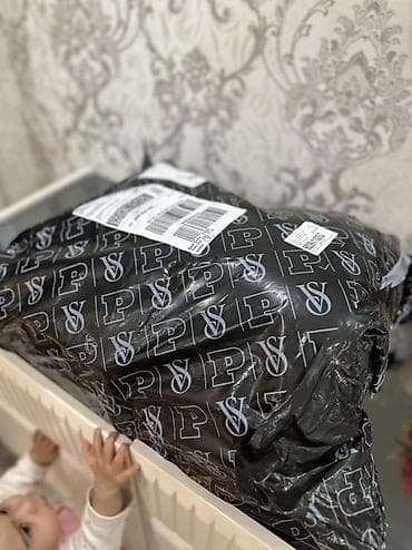 Toy paltarları və aksesuarları: Məhsul: Victoria’s Secret bədən spreyləri Təsvir: - Brend: Victoria’s — 1