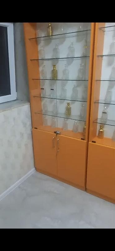 vitri: 2 eded şkaf vitrin 1 eded dekoratif vitrin ela veziyyetde.hun 2m.eni — 5