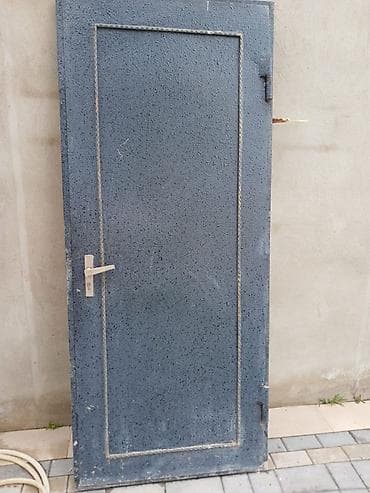 qarderob yuvası giriş zalı: Demir qapi 215/91sm 110azn Sumqayit 8182 leli Dəmir qapı - — 1
