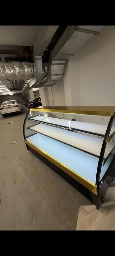 Vitrin soyuducu 600 azn satılır ölçü. Uz 2.20 sm hün 1.60 sm ünvan — 1