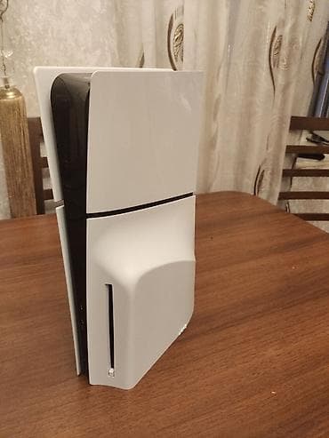 cd disk: PlayStation 5 Slim oyun konsolu Xüsusiyyətlər: - Disk yuvası: Blu‑ray — 3