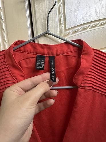 Plaşlar: Mango qadın bluzası - Rəng: parlaq qırmızı - Ölçü: EUR XS (USA XXS — 1