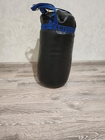 Boks/fitnes üçün asma zərbə çantası - Material: qara rəngli süni dəri