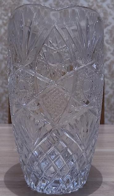 biti qabi: 1 ədəd vaza sınığı yoxdur. Təzədir.Ağır xrustaldır.30 azn — 2