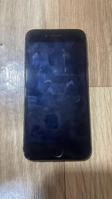 ipod touch 8: IPhone 8, Qara, Qırıq — 1