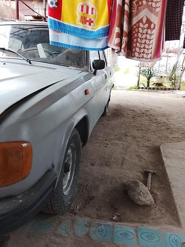 tesla model x: GAZ Volga 3102/31029 seriyası (sedan) Xüsusiyyətlər: - Kuzov: 4 — 4