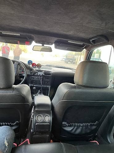 bmw 550: BMW 525: 2.5 l | 1995 il Sedan — 10