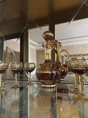 Zərif şüşədən hazırlanmış lüks likyor/şərab dəsti. Dəst tünd kəhrəba — 1