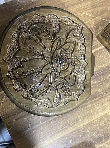 mucru qablari: Əl işi qoz ağacindan mücrü.
Xanım zinət əşyası üçün… — 1