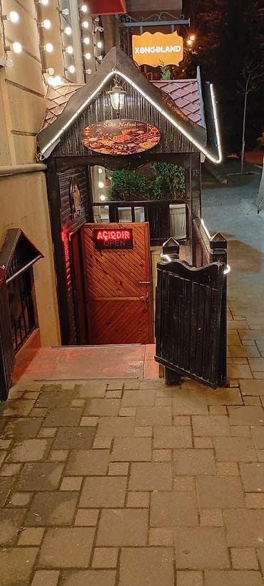 Ofisiant tələb olunur, İstənilən yaş, 1-2 illik təcrübə