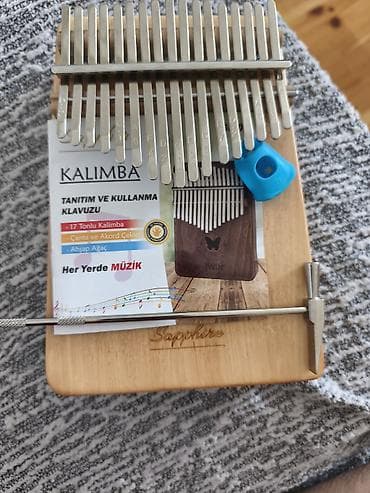 Kalimba – 17 tonlu musiqi aləti Xüsusiyyətlər: - 17 tonlu kalimba