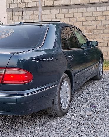 opel vectra a: Mercedes-Benz E 240: 2.4 l | 2000 il Sedan — 5