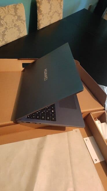 Huawei: Huawei noutbuk - Model xətti: Huawei MateBook seriyası (korpusda — 1