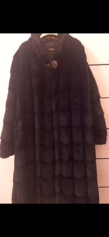 qara qonur tülkü xəzindən qadın şubaları: Qadınlar üçün qara rəngli xəz palto - Klassik uzun kəsim, dizdən — 1