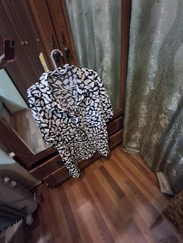 Svitşotlar: Qara-ağ naxışlı qadın koftası - Dizayn: Abstrakt qara-ağ print — 2