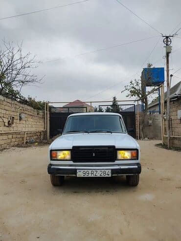 vaz 21 099: Avtomobil: Lada Riva/2107 (ağ rəng, sedan kuzov) Xüsusiyyətlər: - 4 — 4