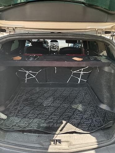 prius qapi: Renault Mégane (hekbek) – qızılı rəng Texniki və dizayn: - Kuzov: 5 — 5