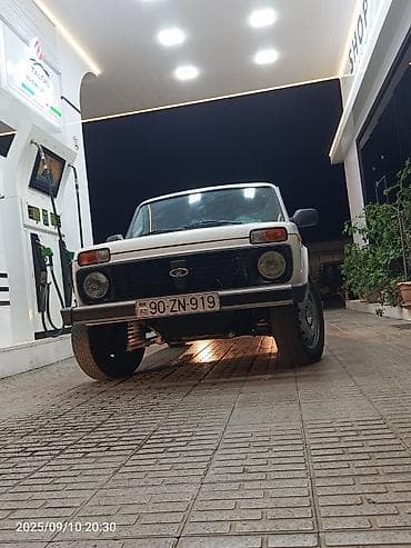 niva oturacaqlari: LADA Niva (VAZ 2121) – ağ rəngli, 3 qapı, AZ nömrə nişanı 90-ZN-919 — 5