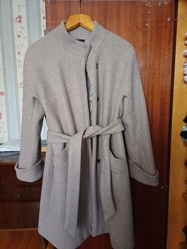 Биология: Qadın paltosu,səliqəli vəziyyətdədir.Qolları reqlan, uzunluq dizdən — 2