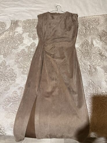 Renault: Повседневное платье, Миди, M — 1