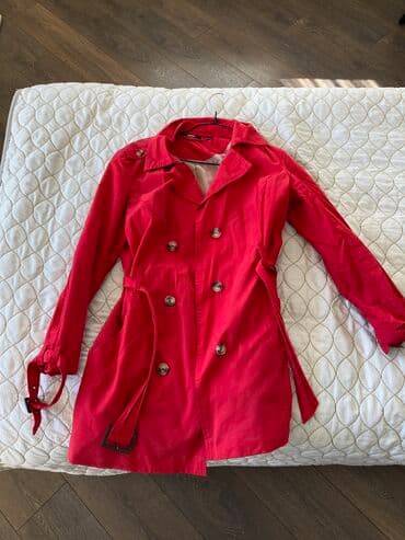 женские утепленные плащи: Paltoda bəzi yerdə balaca sökülüb, ikisi bir yerdə 50. Metroya — 1