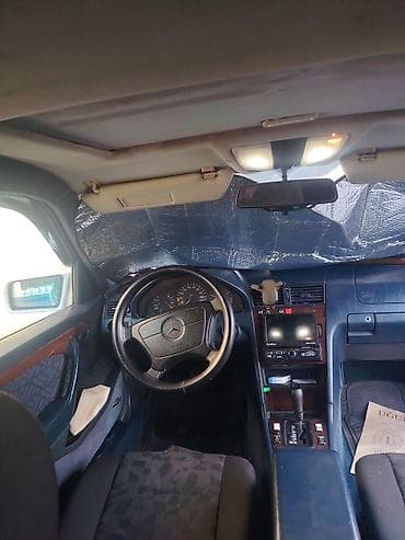 disk qabi: Mercedes-Benz C-Class: 2.2 l | 1995 il Sedan — 1