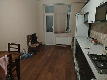 Ev 20 yanvar metrosuna 2 dq məsafədə yerləşir. Aylıq 150 m plus 20 m — 2
