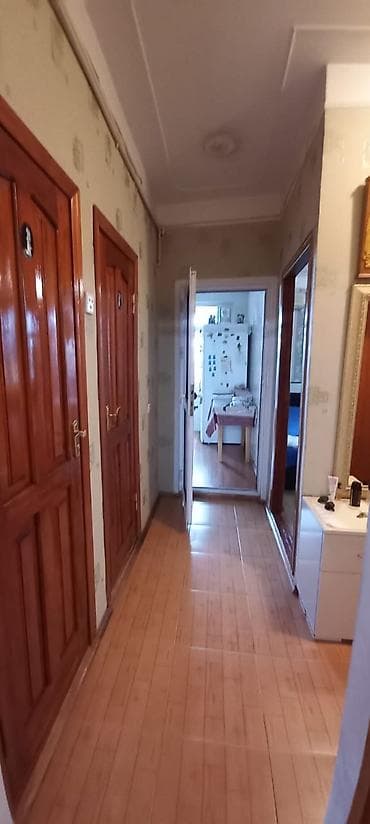 mesdaga ev: Sumqayıt 8 mkda 5/5, 2 otağlı əşyalı ev aylığı 350 Azn. Suyu daimidir — 5