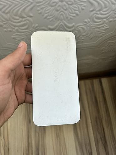 Redmi daşınan enerji bloku (power bank) 10000mAh - Rəng: ağ - Korpus — 3