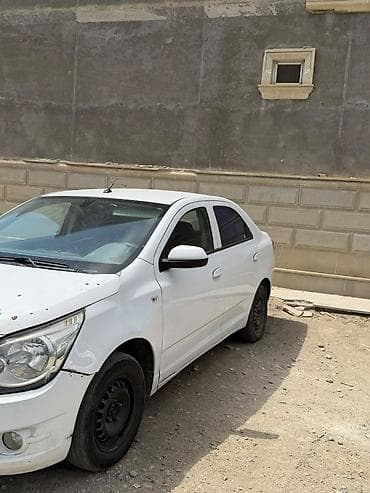 priora qapi: Chevrolet Cobalt sedan – ağ rəng, 4 qapı, ön ötürücülü. - Sürətlər — 3