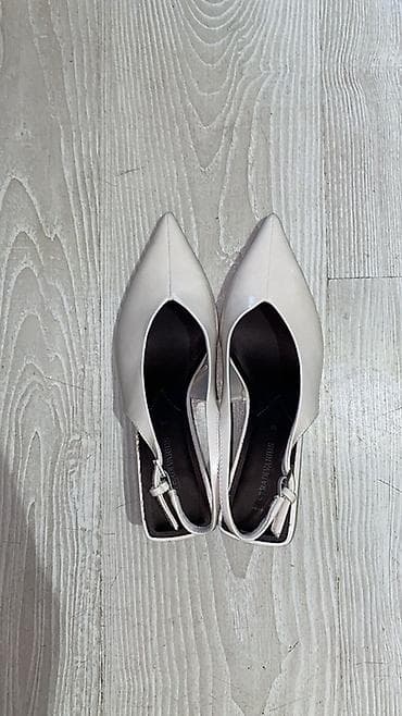 Tuflilər: Tuflilər, Stradivarius, Ölçü: 36, rəng - Bej, Yeni — 1