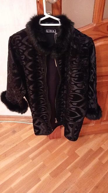 Qadın qısa palto/kurtka – LIDA brendi - Rəng: qara - Material: məxməri