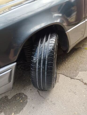 Ferrari: Mercedes-Benz E 250: 2.5 l | 1993 il Sedan — 8