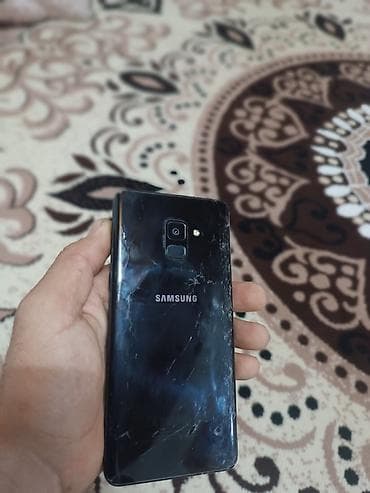 samsung a7 2016 ekran: Samsung Galaxy A8 2018, 32 GB, rəng - Qara, Qırıq — 2