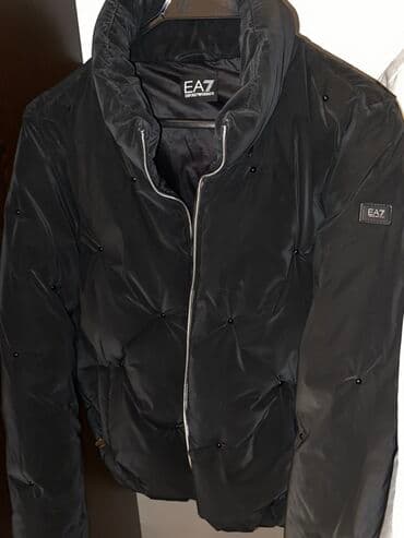 EA7 Emporio Armani qadın qara rəngli kurtka, m razmer. S geyinənlərə — 1