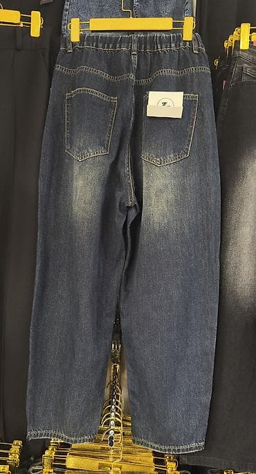 rezin qayig: Geniş kəsimli, “distressed” (cırıq-effektli) cins şalvar - Dizayn: ön — 2