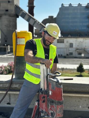 qapı dəmir: Beton deşmə kəsmə qapi yeri̇ni̇n açilmasi hi̇lti̇ aparati i̇lə yüksek — 1