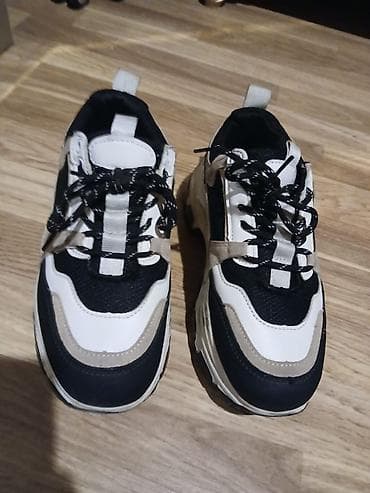 ağ qadın krossovkaları: Unisex chunky idman ayaqqabısı - Rəng: ağ-qara-bej kombinasiyası - — 1